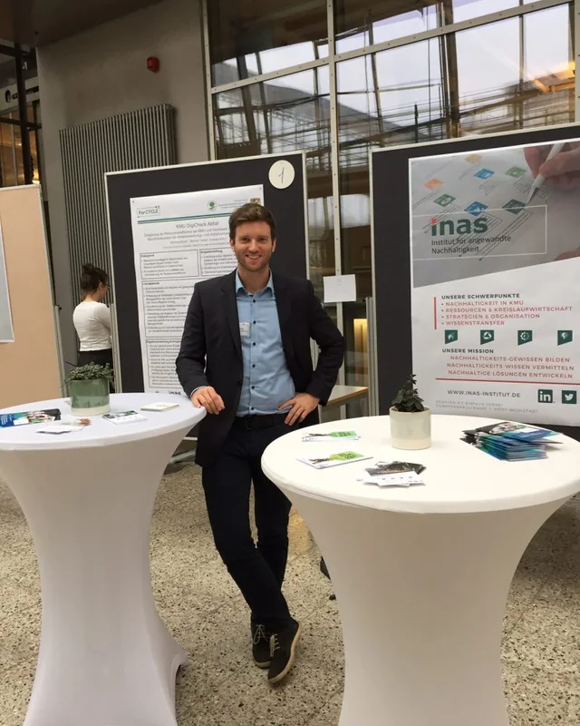 Andreas Kuhn at the project stand for the ForCYCLE II research programme
